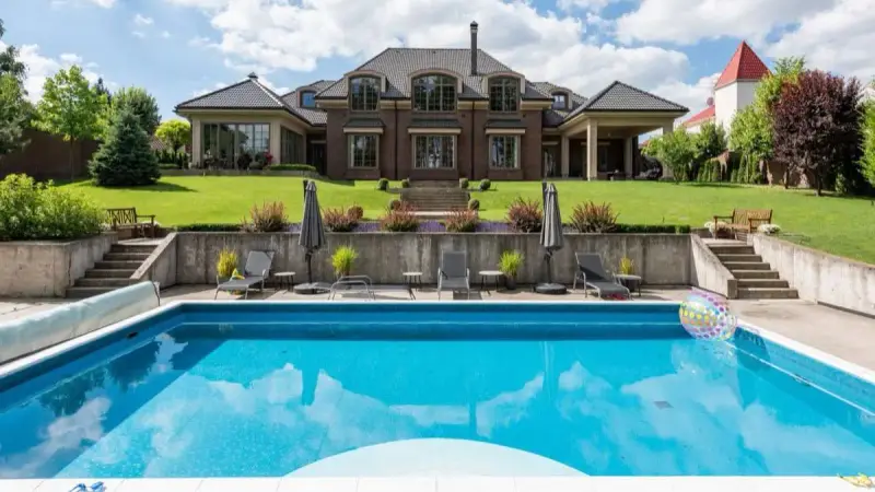 pool in New Orleans, LA